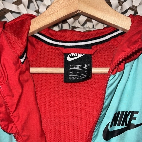 Nike turquoise and red boys windbreaker size M. Great condition. - Picture 4 of 5